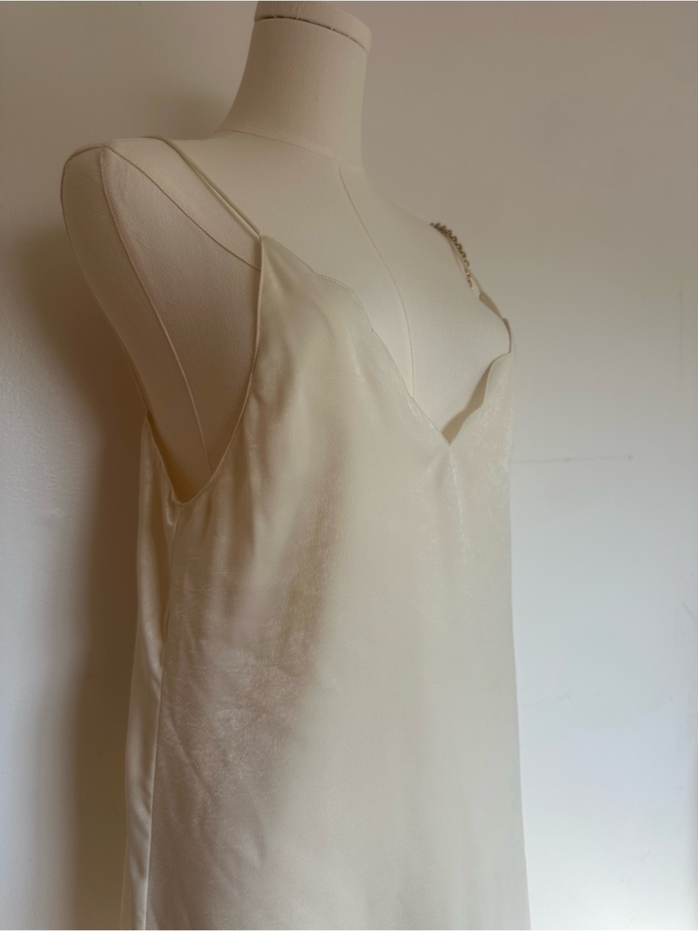 NWT Ivory Coquette Satin Scalloped V-Neck Mini Slip Dress Romantic Size M - Picture 4 of 10